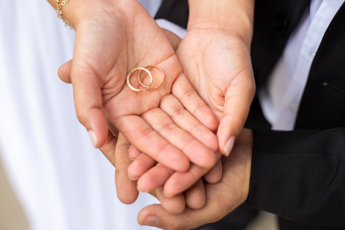 Why London Men Are Involved in Choosing Engagement Rings